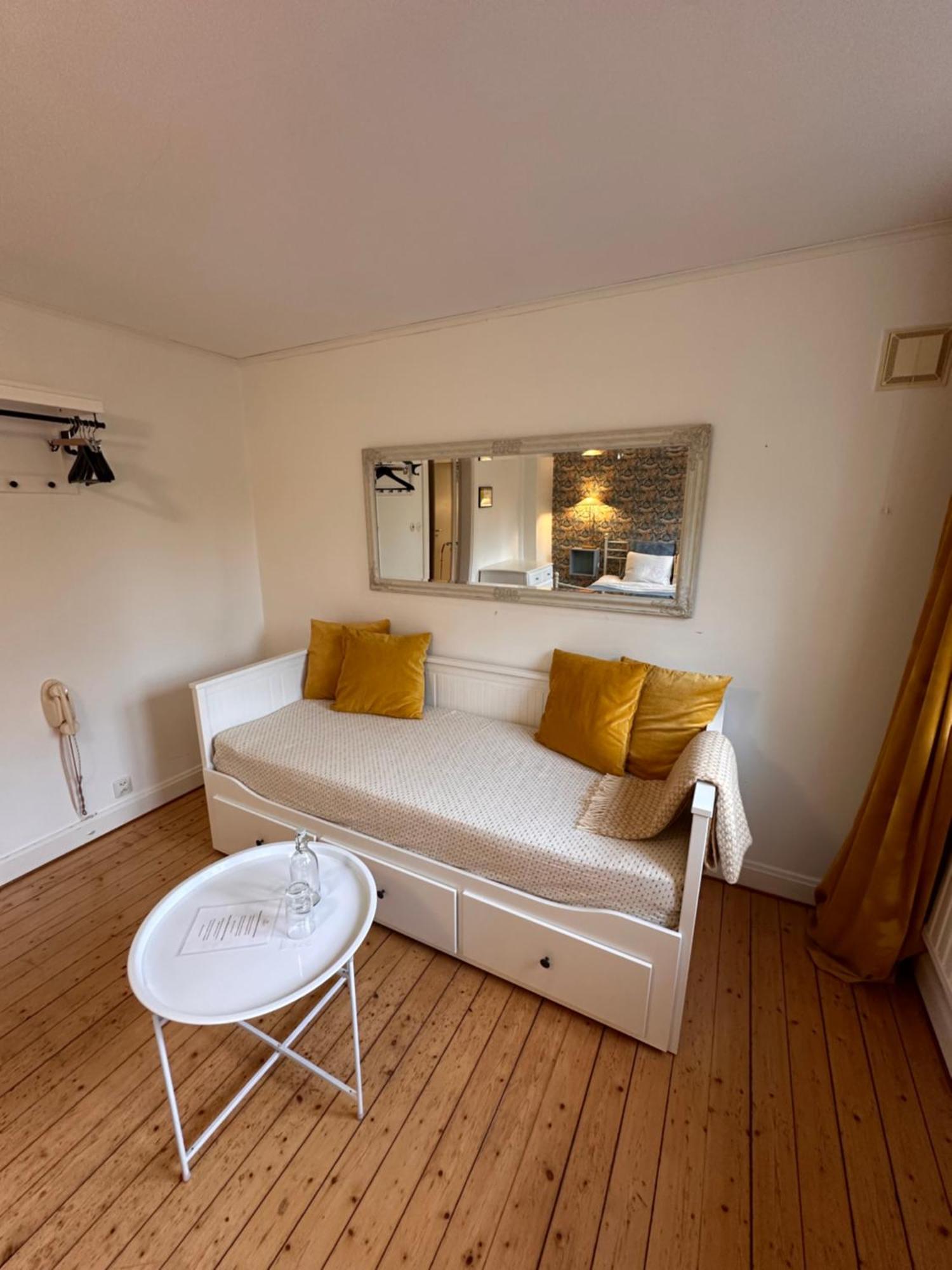 Minnesberg Bed & Breakfast Трелебори Екстериор снимка