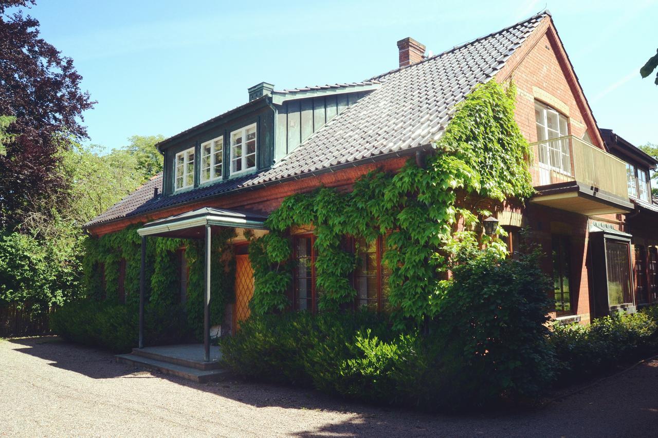 Minnesberg Bed & Breakfast Трелебори Екстериор снимка