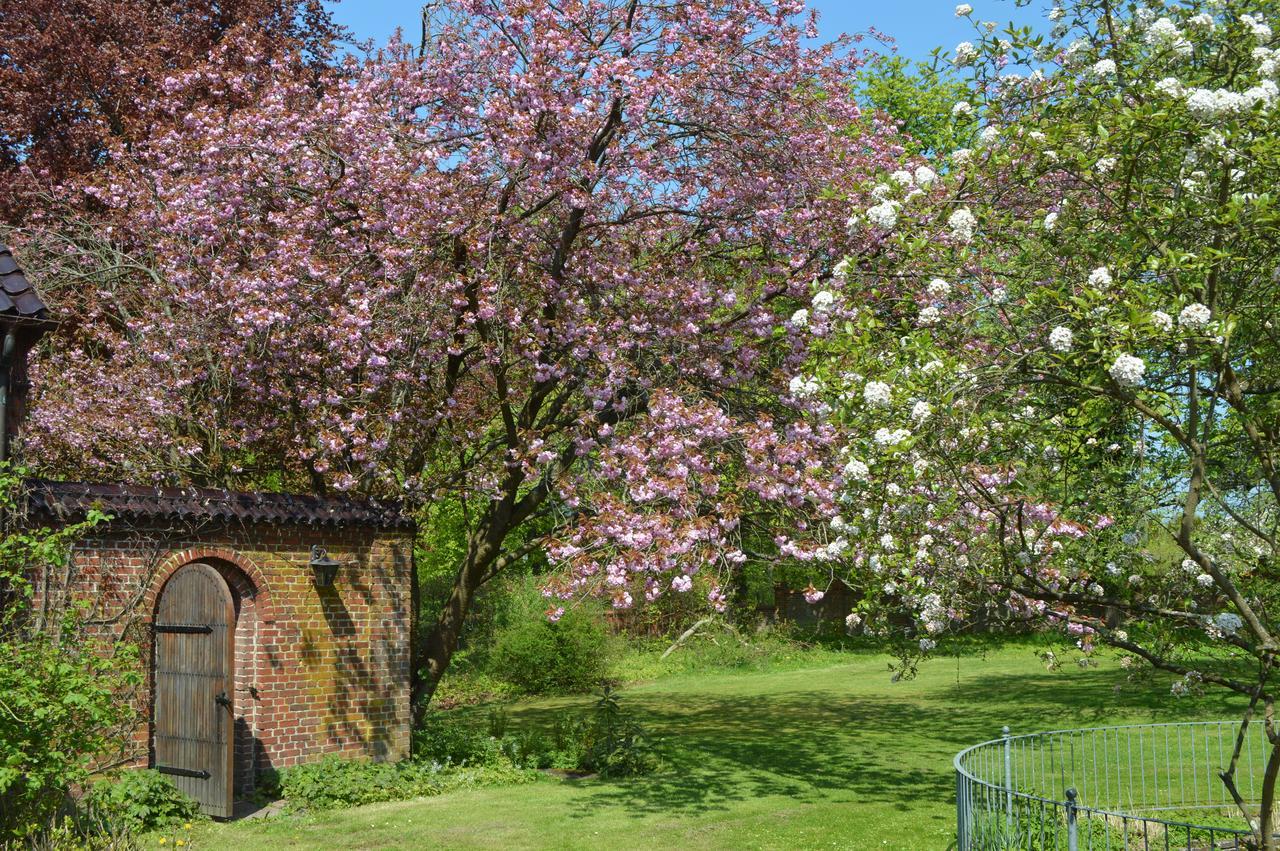 Minnesberg Bed & Breakfast Трелебори Екстериор снимка